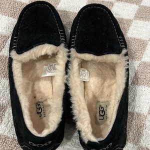 Black ugg slippers size 9 very good condition.